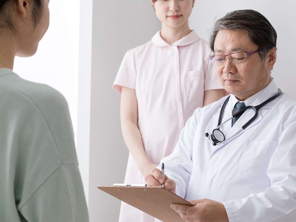 パーキンソン病は50歳以降での発症が多い！若年性との違いや発症リスクに影響を与える生活習慣を紹介