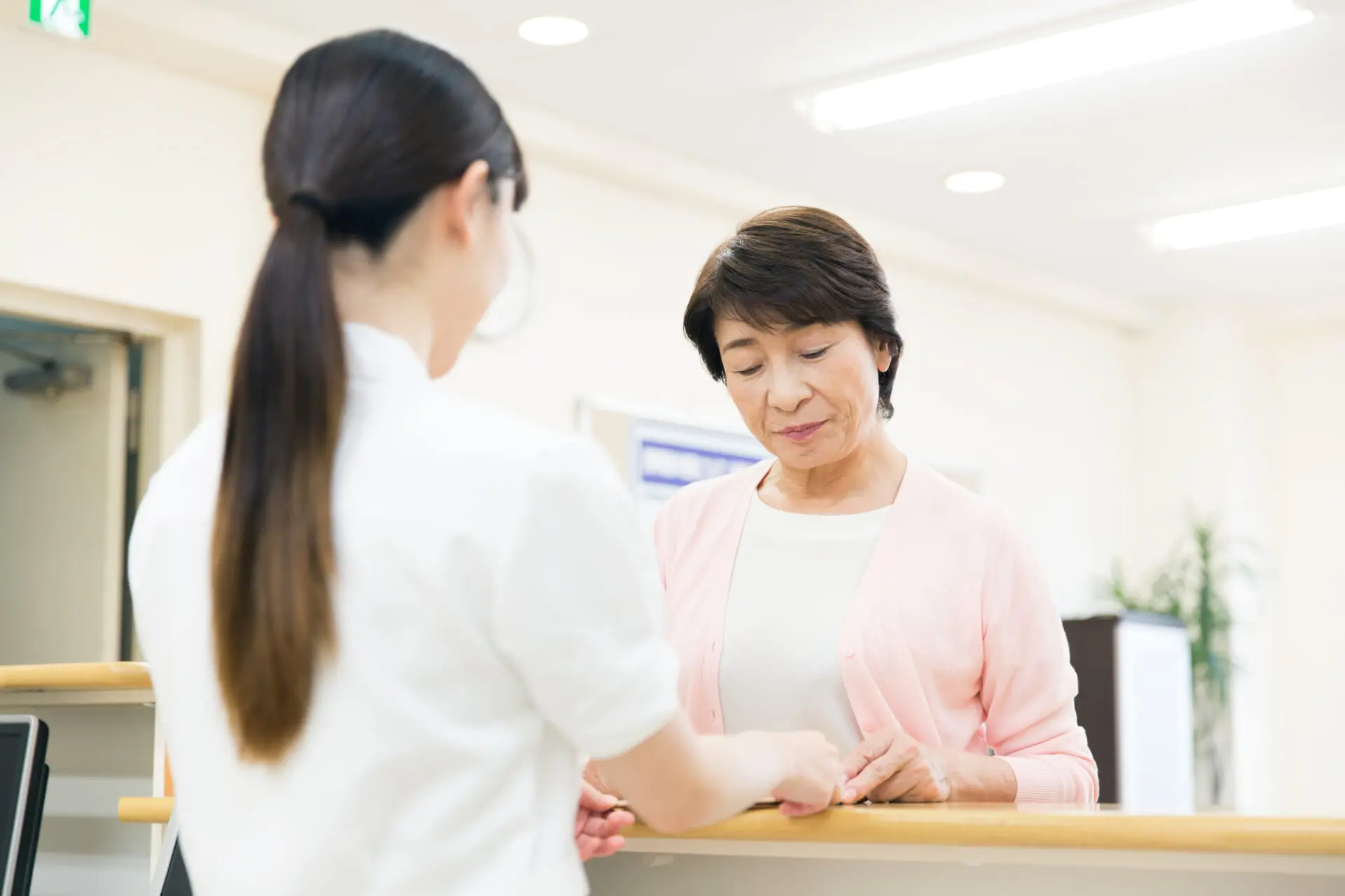 パーキンソン病患者がもらえるお金は？助成や年金など支援制度を解説