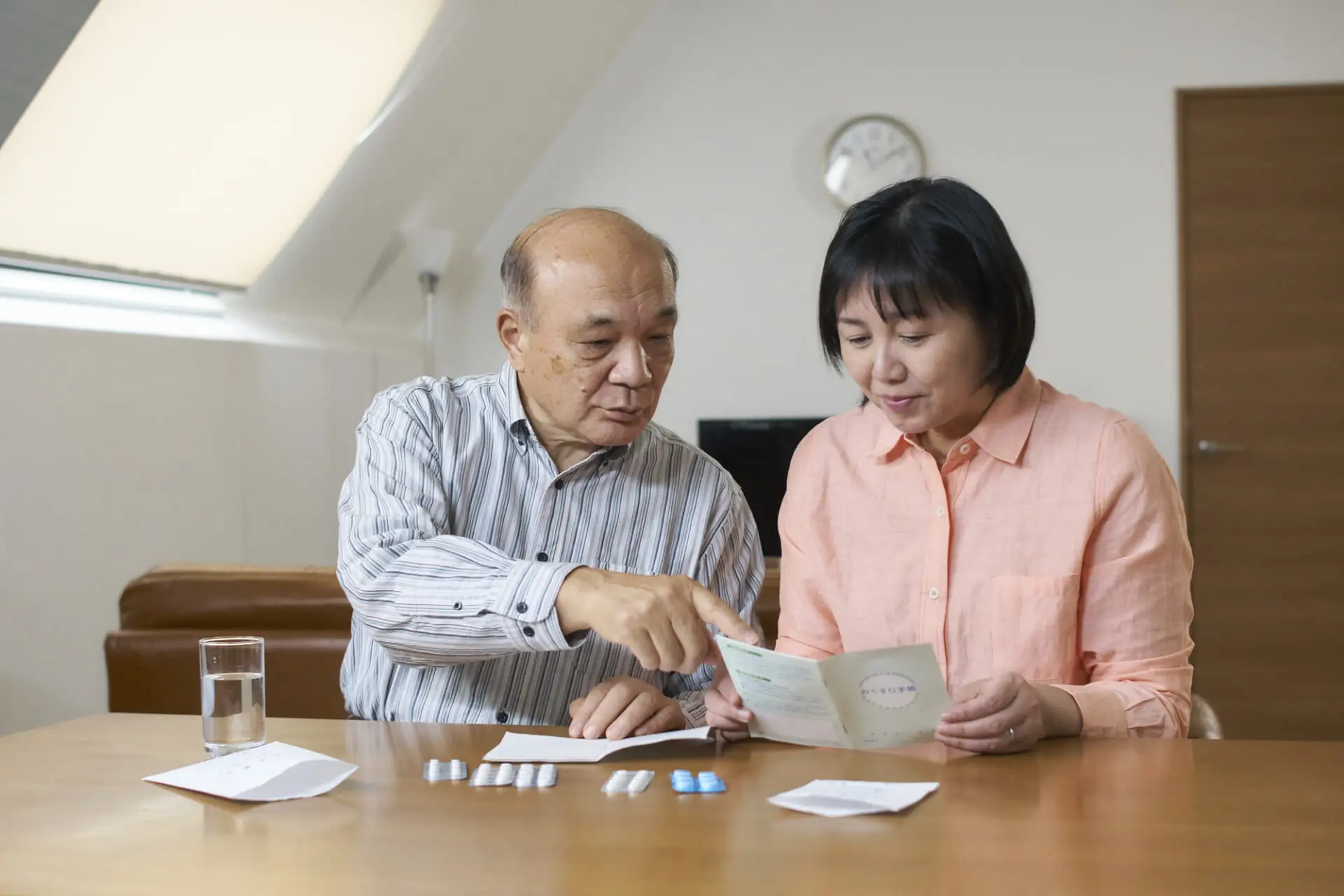 パーキンソン病の薬とどう向き合う？種類や服用の注意点などを解説