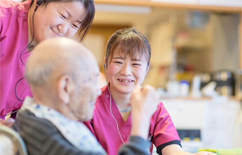 介護職員が生活を<br />
24時間サポート