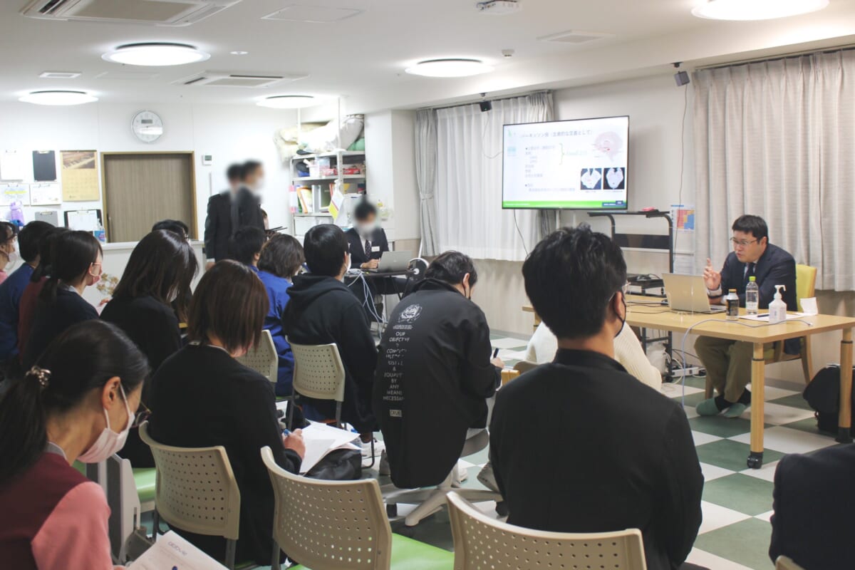 脳神経内科の専門医を迎えた『神奈川県パーキンソン病勉強会』を製薬メーカーと開催。