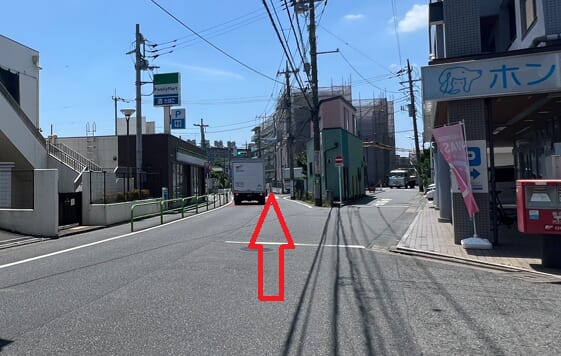 バス停からバスがきとほうへ戻り、最初にある分かれ道