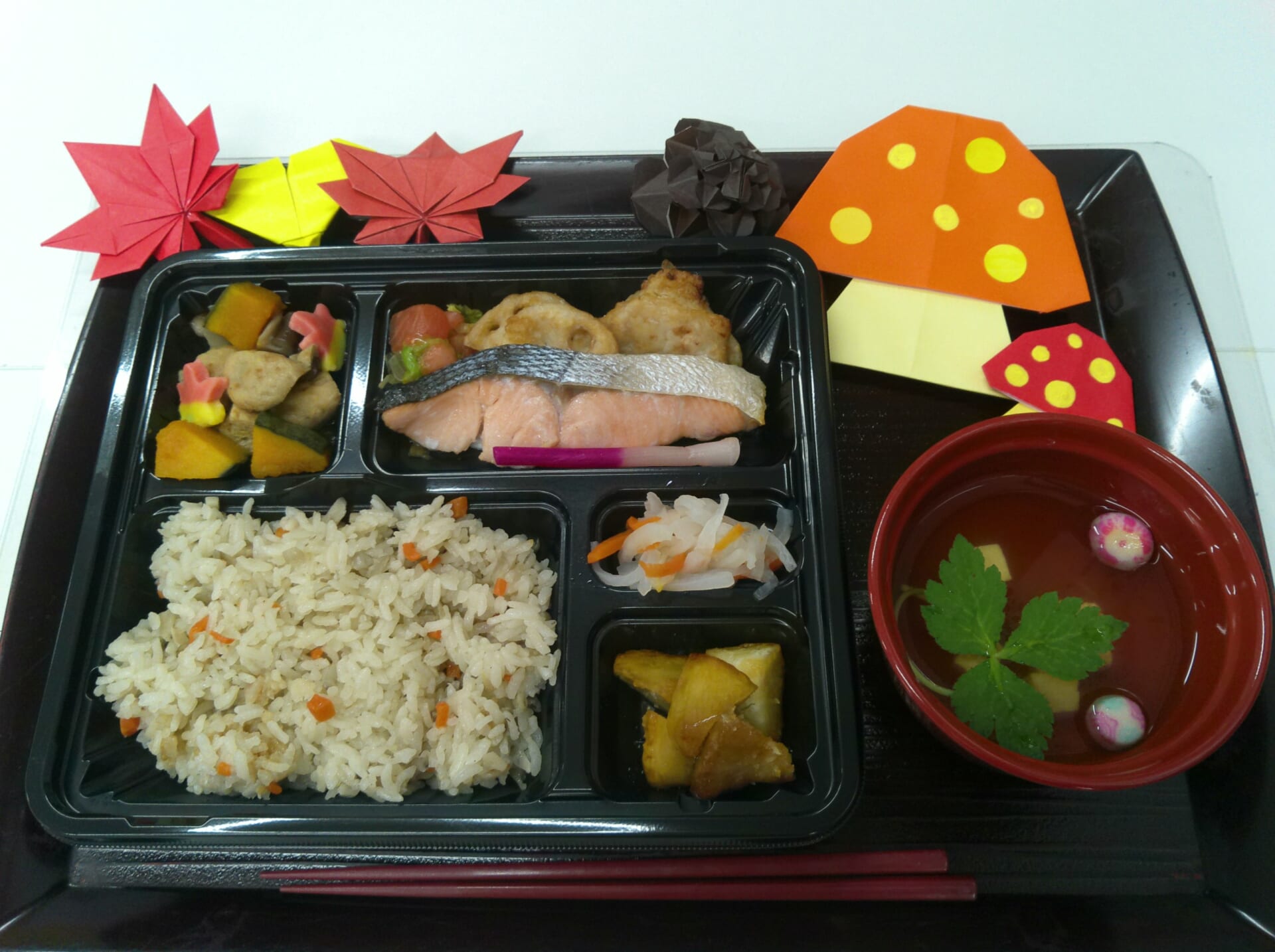 秋の訪れを感じられる施設へ！