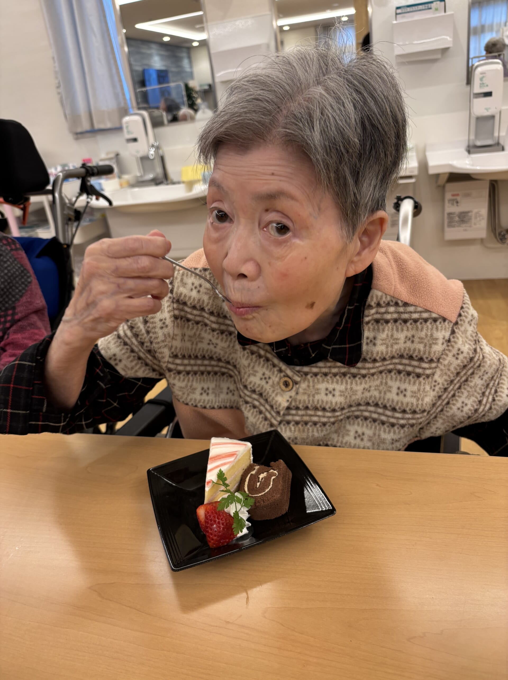 【PDハウス足立】おやつにケーキ♪